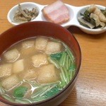 菖蒲 - セットの味噌汁とおかず3種