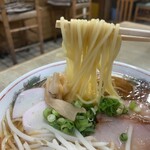 柳川 - 伸びのある、ちょいポチャ麺。