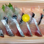 魚屋 - 首折れ鯖