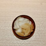 鮨 雅 - 生姜と玉ねぎのガリ