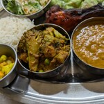 HIMALAYAN SAKURA - アチャール、野菜カレー、チキンカレー、ライス！