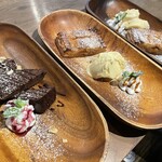 オルタナティブラウンジ - ガトーショコラとアップルパイ