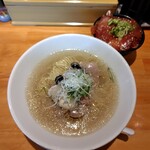 麺家 たけ田 - 牡蠣とぶどう山椒の塩そばとヨコワの漬け丼