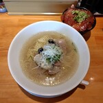 麺家 たけ田 - 牡蠣とぶどう山椒の塩そばとヨコワの漬け丼