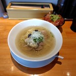 麺家 たけ田 - 牡蠣とぶどう山椒の塩そばとヨコワの漬け丼