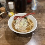 鶏一心 - 焼きあご出汁中華そば 900円