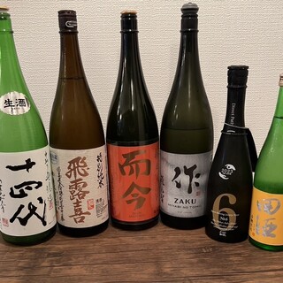こだわりの地酒は飲み比べメニューも◎お酒は多彩なラインナップ