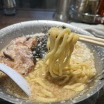 背脂中華そばと餃子 福鳳 - ぷりもち麺