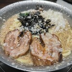 背脂中華そばと餃子 福鳳 - 中華そば大盛り中脂　玉ねぎトッピング