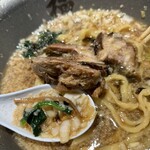 背脂中華そばと餃子 福鳳 - 玉ねぎ背脂絶品スープ