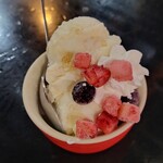 東屋慶名 - ブルーシールアイスクリーム