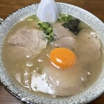 卵入りラーメン750円