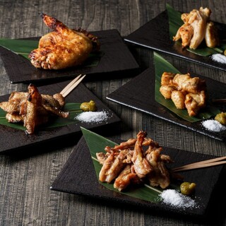 信玄どりの焼鳥や鶏焼きをリーズナブルに堪能。