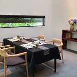 日本料理 TOBIUME - 田代シェフ渾身のお料理と女将さんのおもてなし
      生産者やお付き合いのある仕入先の皆さん、お客さんも95%は地元の方だそうで、チーム若松とも言える郷土の誇りを結晶化したお料理かと思います