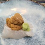 日本料理 TOBIUME - ⑤槍烏賊(福岡県芦屋産)⑥赤雲丹(山口県下関安岡産)⑦九絵山口県下関産、5kg、雌)
      山葵(島根県匹見産)&百姓の塩藻焚き赤藻屑(あかもく)塩(山口県産)&自家製土佐醤油《出汁醤油》 