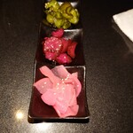 日本の酒と馬の肉 ウマ○ - 漬物盛合せ