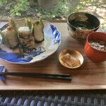 古民家Cafe&Beer 花やしき - おむすびランチ　お好きな具を三種選んで頂けます。　具については日替わりでご用意しております。