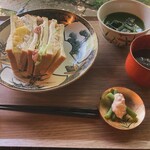 古民家Cafe&Beer 花やしき - サンドランチ　お好きな中身を三種選んで頂けます。　中身は毎日日替わりで、ご用意しております。