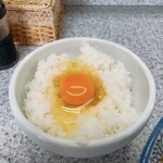 中華そば土屋商店 - 　　　　卵かけごはん300円