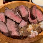 牛たん けやき - 2024.1.29（月）牛タンの下には、甘辛く味付された牛の佃煮が敷き詰めてある！✨