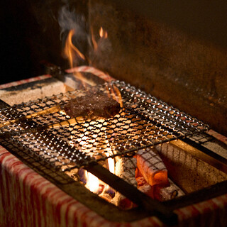 四季の移ろいを炭火焼きで