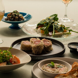 夜は茶割りやワインを提供する居酒屋として営業！