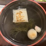 あつた蓬莱軒 - お吸い物もお出汁の塩梅がちょうど良くてホッコリ