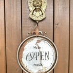 Leonids Cafe - 入り口ドア