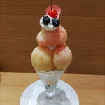 果実園リーベル - 桃のパフェ