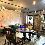 Leonids Cafe - 店内の様子 ☆ 1