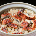 食堂 しん太 - 料理写真:鰻ときのこの土鍋ご飯（ふたなし）