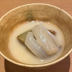 竹千代 - ⚫︎なす、車麩、新玉ねぎの白味噌仕立て