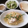 AZ DINING 미타카점 - 日替わりパスタ…鶏肉と玉葱､大葉のペペロンチーノセルフバーからスープ､サラダ､フォカッチャ♪