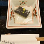 すずのあん - 突出しの胡麻豆腐