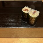 恵比寿 鮨 ふじまさ - 干瓢巻き
      
      しっかり甘辛とわさびのアクセントが沁みる