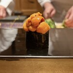 恵比寿 鮨 ふじまさ - ウニ軍艦
      
      これでもかとウニを盛る
      ウニの濃厚な甘味が口いっぱいに溶ける
      
      ただ弱ミョウバンっぽいえごみを感じる