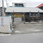 喰呑屋バラック - 角にあります。