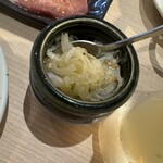 和牛ホルモンとタレ漬け焼肉 壺ほる - ネギタンにつける別注文のネギ200円！高い！