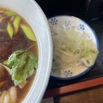 おそば美登利 - 温かい鴨汁とネギとワサビ