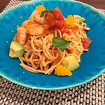 Atelier - ✅[b:エビとアボガドの冷製トマトパスタ]1,760円(税込) サーブされた瞬間からオレンジの爽やかな香りが凄い [b:プリプリのエビが5尾]も入ってて嬉しい(*’∇’)ﾉﾞ 高騰しているアボガドも沢山入っていてます