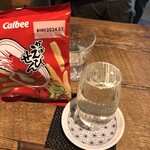 麹町いづみや しろ - カルビーかっぱえびせん ・まんさくの花 冬の冷酒 純米