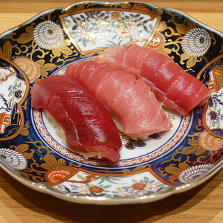 全国にファンの多いフジタ水産のマグロを児玉久志板長が握ります