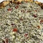 薪窯ナポリピッツァ ゴルゴン - 大粒のしらすがたっぷり