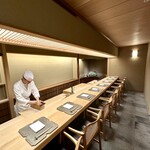 徳ㇵ本也 - シャカシャカと鰹節を削る音が響き渡るカウンター