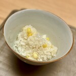徳ㇵ本也 - 玉蜀黍の炊き込みご飯は、大粒の玉蜀黍をたっぷり炊き込んだご飯は鮮やかな黄色が美しい。