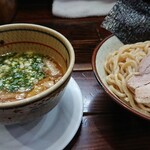 ラーメン無限大 - スープ割をお願いするときは下のお皿も渡す