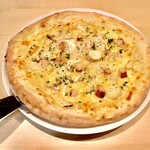 路地裏ピッツァバル ピーラルフ - きのことベーコンのグラタン風