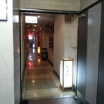 粋な料理 ひろと - ビル1階