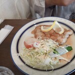 トルーヴィル - チキンステーキも美味しい