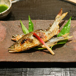 新ばし 星野 - 鮎串焼き、骨をはずして